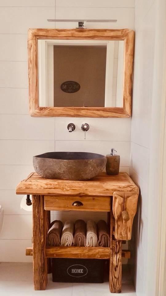 Meuble salle de bain en vieux bois