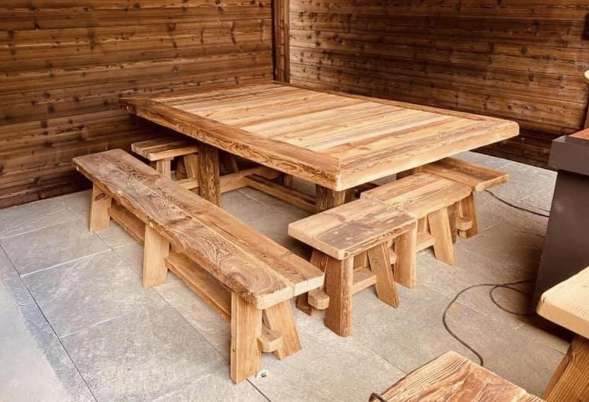 Table bancs tabourets vieux bois exterieurs copie