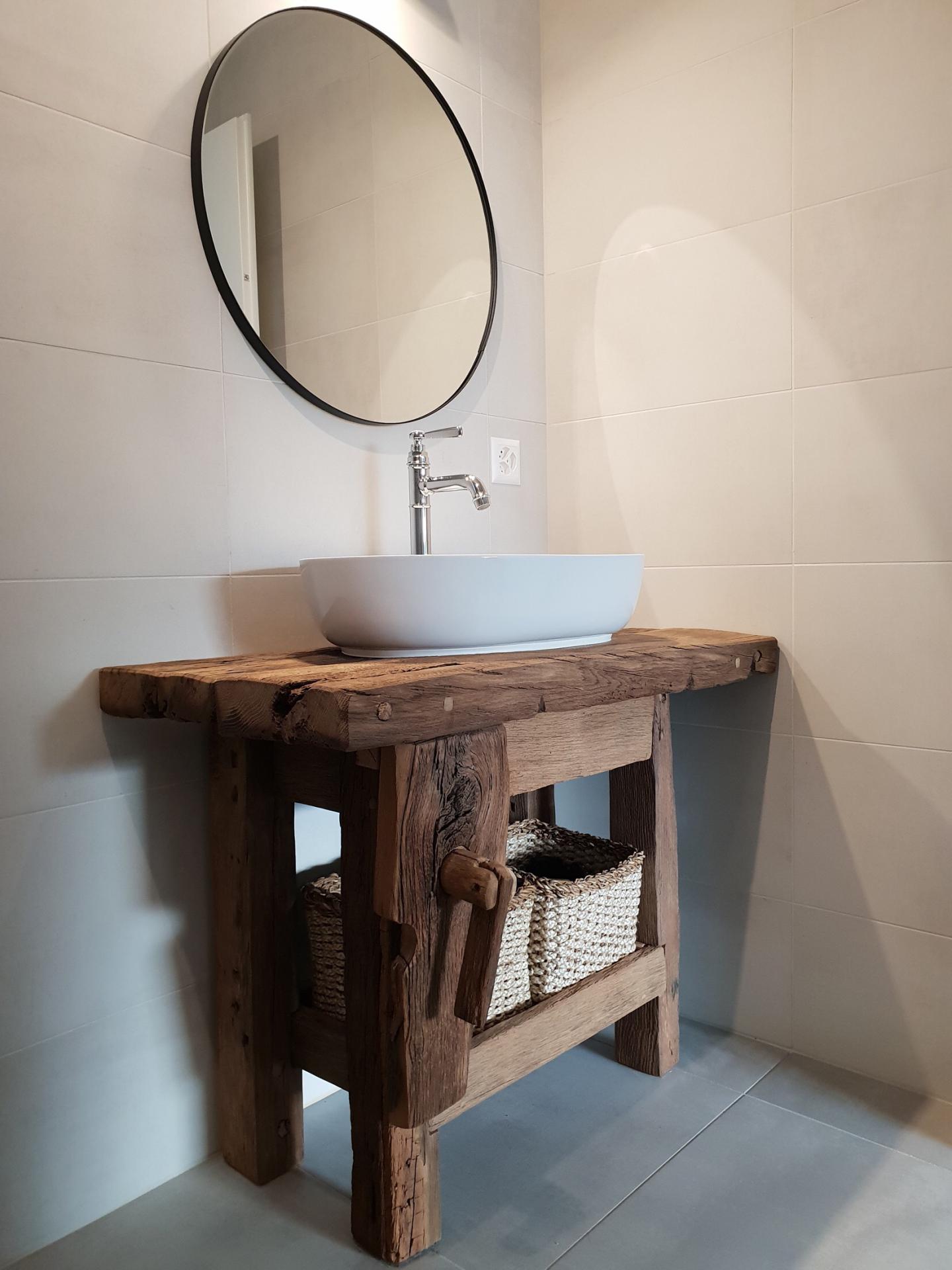 Meuble vieux bois salle de bain